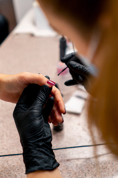 Taller de Manicure y Esmaltado Permanente (incluye uso de Torno)